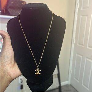 Gold Pendant Necklace broken as it arrived broken from Poshmark not the seller